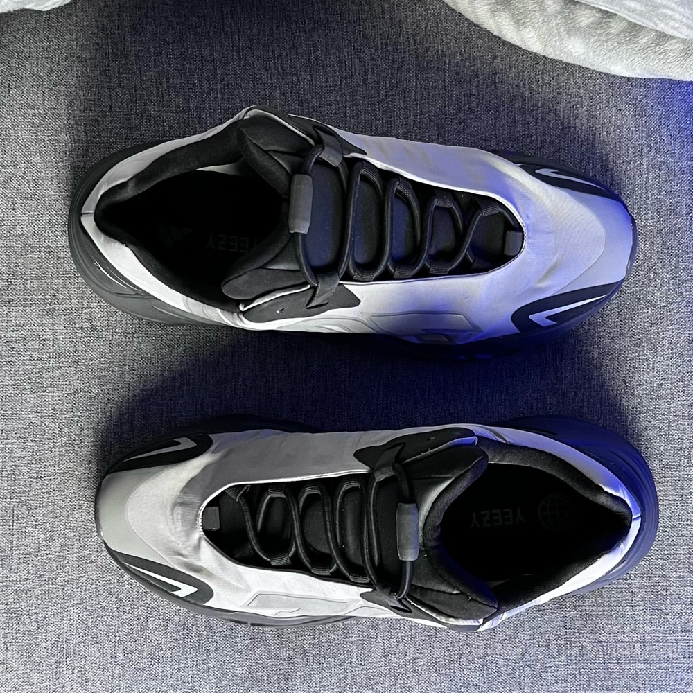 Yeezy 700 MVNT